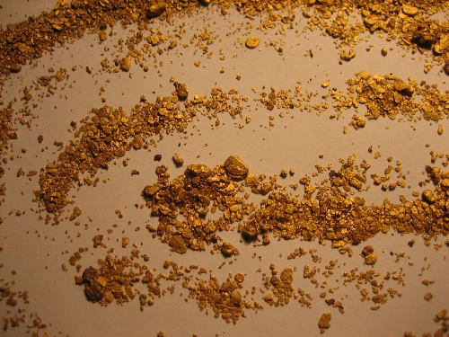 In Deutschland wird dann das Rohgold verkauft oder geschieden bzw. legiert. in Deutschland wird dann das Rohgold verkauft oder geschieden bzw. legiert